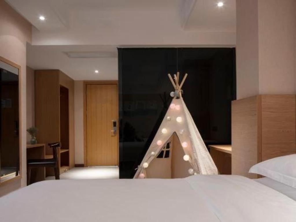 T Social Hotel Guangzhou Railway Station Branch Экстерьер фото