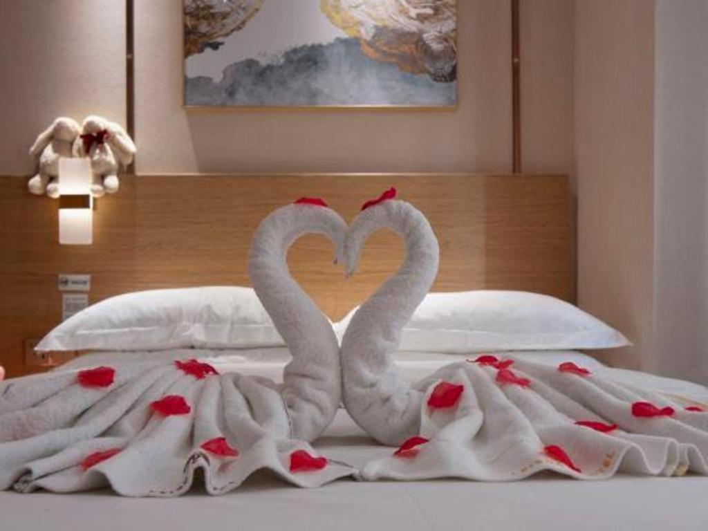 T Social Hotel Guangzhou Railway Station Branch Экстерьер фото