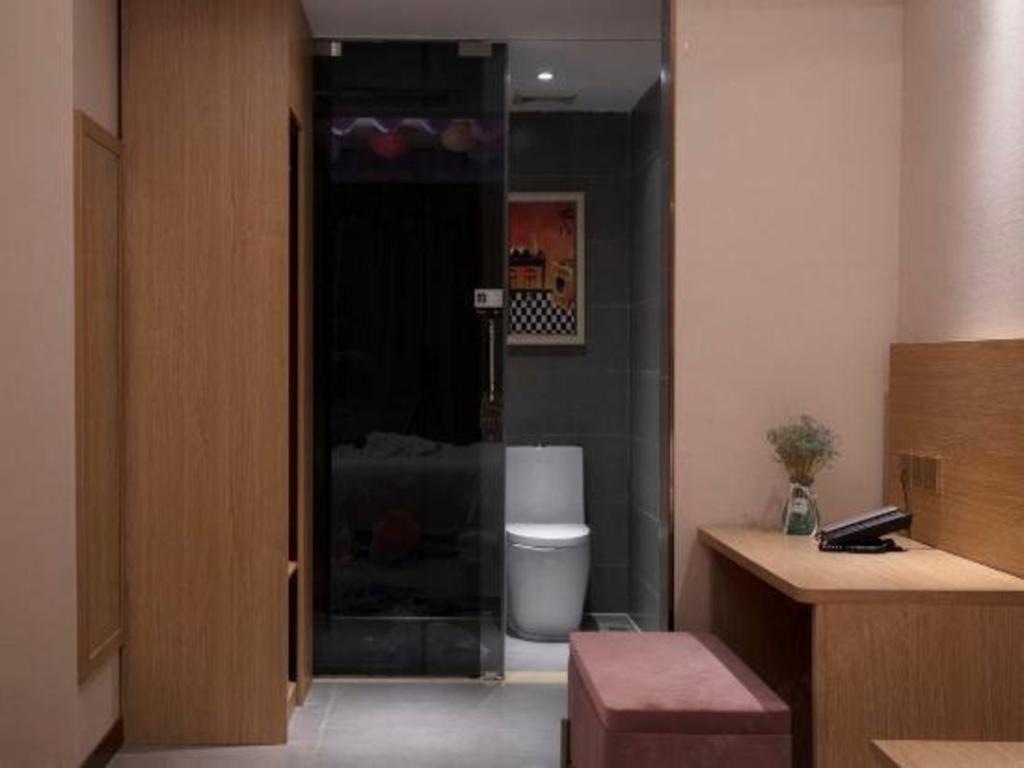 T Social Hotel Guangzhou Railway Station Branch Экстерьер фото