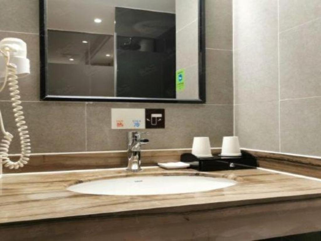 T Social Hotel Guangzhou Railway Station Branch Экстерьер фото