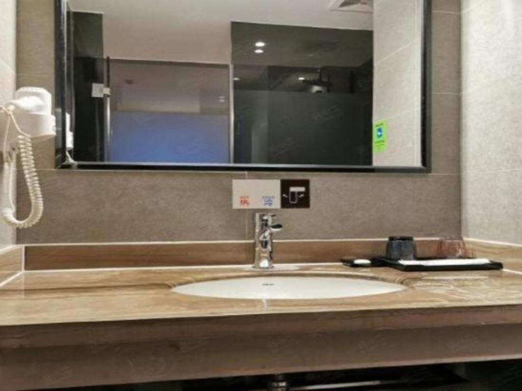 T Social Hotel Guangzhou Railway Station Branch Экстерьер фото