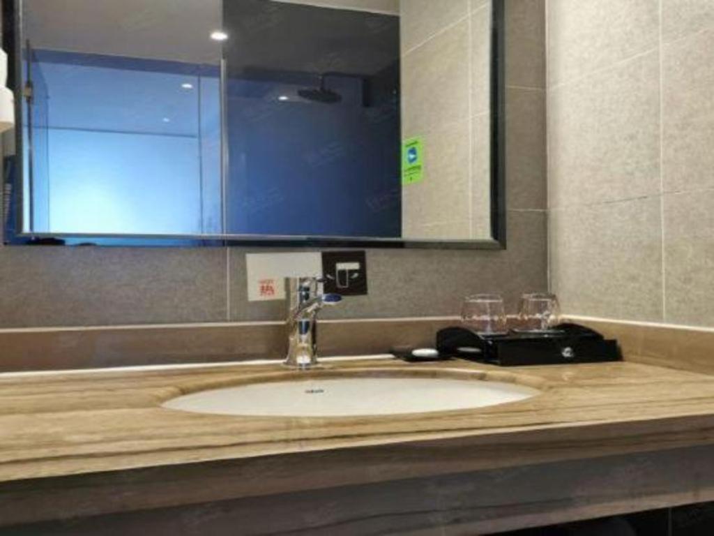 T Social Hotel Guangzhou Railway Station Branch Экстерьер фото