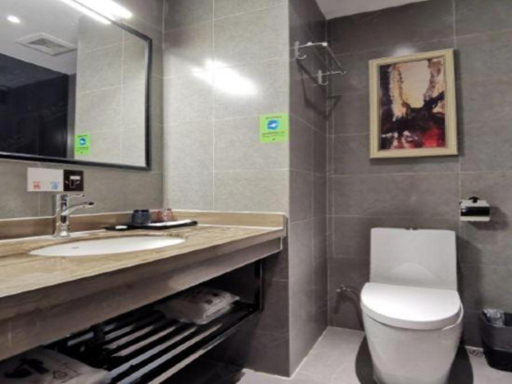 T Social Hotel Guangzhou Railway Station Branch Экстерьер фото