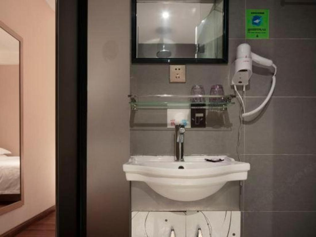T Social Hotel Guangzhou Railway Station Branch Экстерьер фото