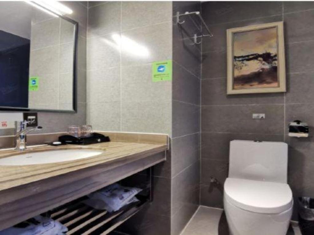 T Social Hotel Guangzhou Railway Station Branch Экстерьер фото
