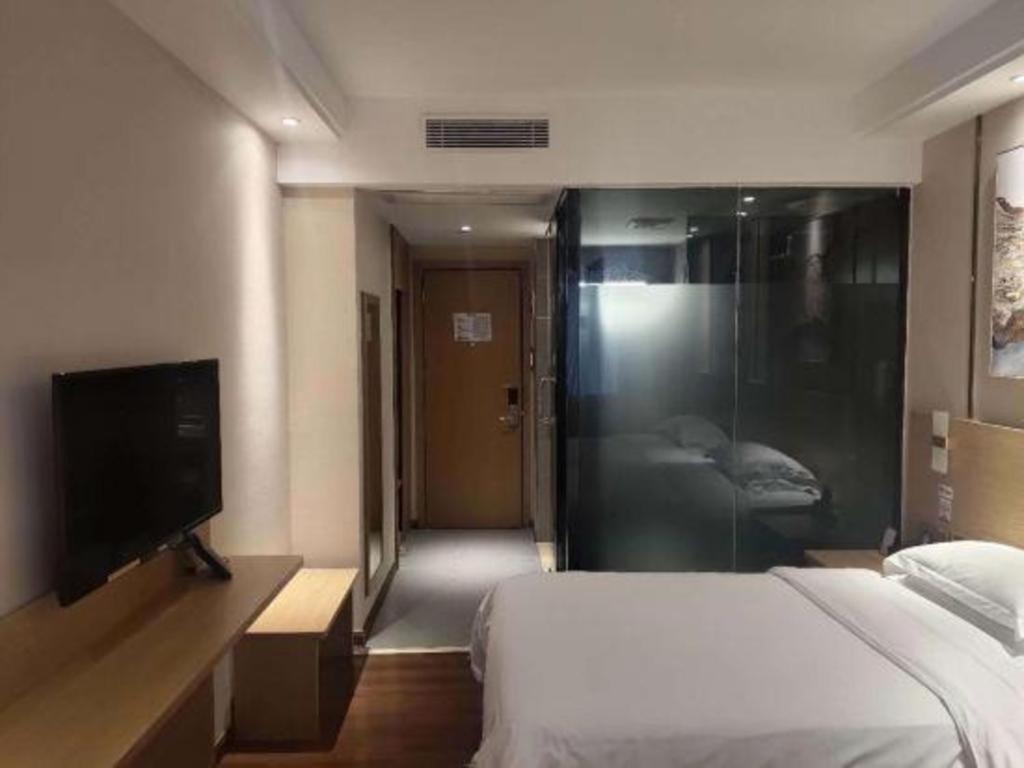 T Social Hotel Guangzhou Railway Station Branch Экстерьер фото